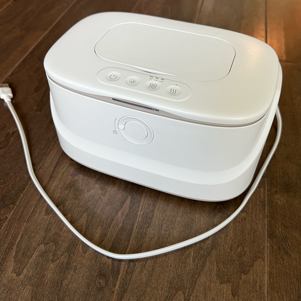Baby wipes heater
